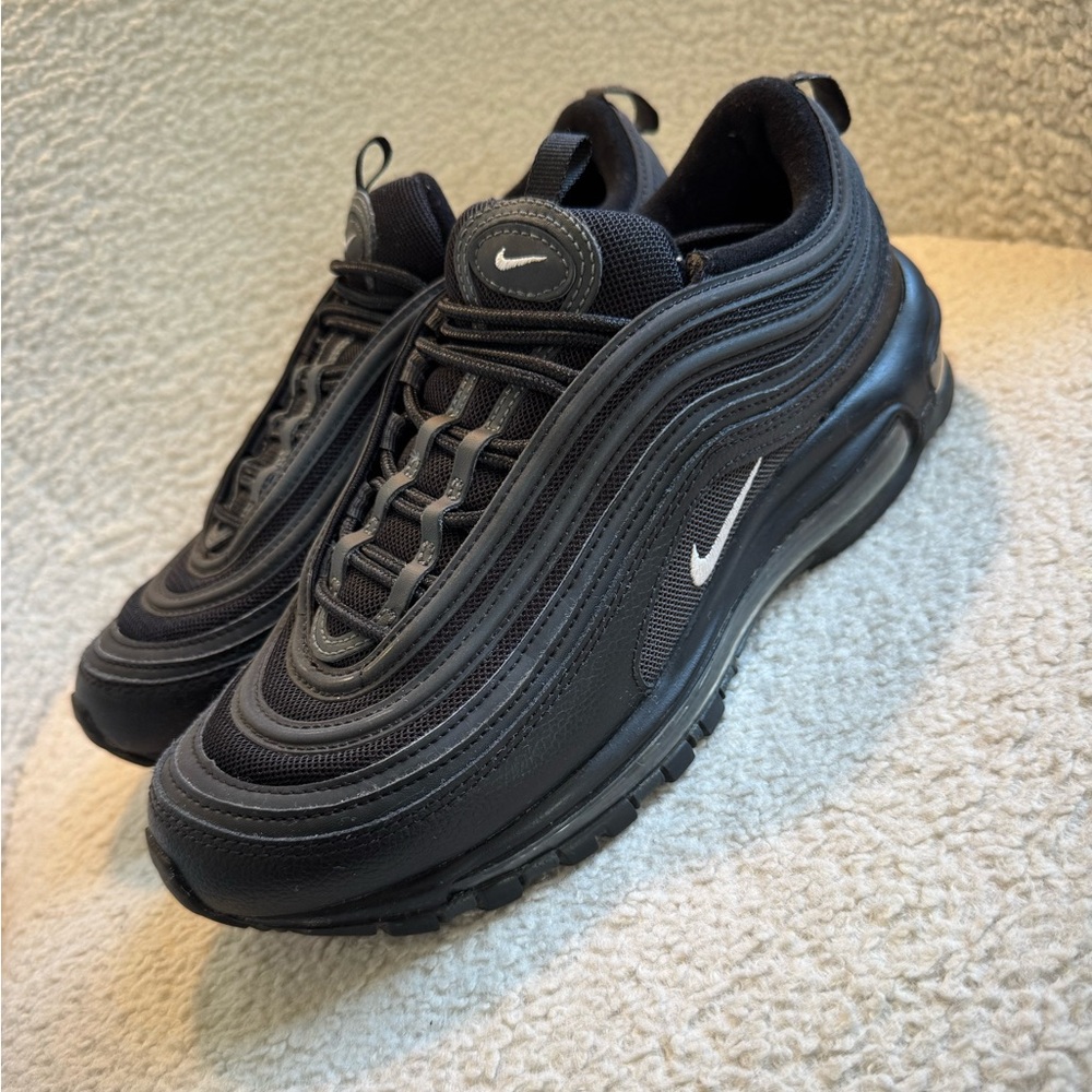 Nike Air Max Sneakers | 7.5 | PLEASE READ DESCRIPTION - Picture 3 of 9